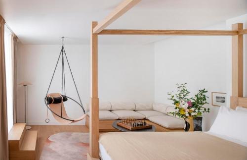 Nuage Hotel Review: A Parisian Gem - Location Highlights