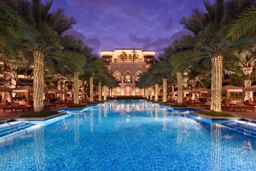 Palace Downtown - Accommodations Available