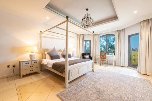 Palm Jumeirah Beachfront Private Pool Villa 5 BR & 1 Maids Room With Access to Beach - Guest Experience
