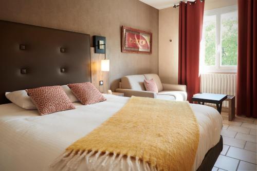 Pont Du Chalon Hotel and Restaurant - Accommodations