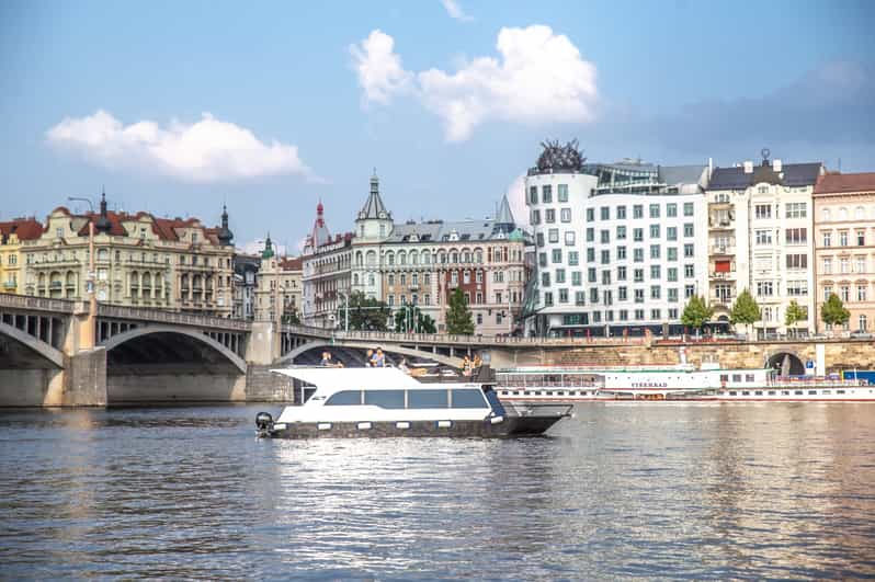 Prague: Private River Cruise With Unlimited Beer or Prosecco - Features and Onboard Amenities