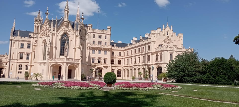 Private Transfer by Van Car From Vienna to Prague - Pricing and Payment Options