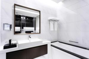 Renaissance Business Bay Hotel, Dubai - Guest Experience