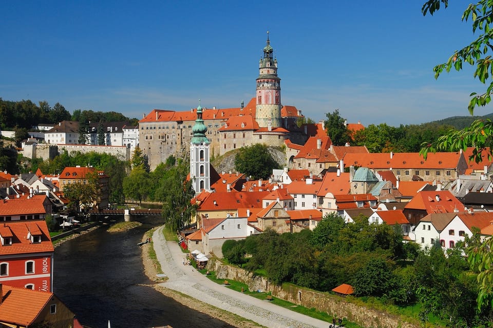 Salzburg: Sightseeing Transfer to Prague via Cesky Krumlov - Detailed Itinerary