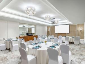 Sofitel Dubai Jumeirah Beach - Accommodations and Amenities