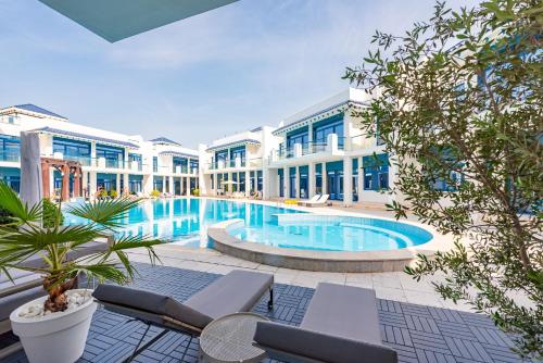 Stunning Palm Villa With Rooftop Garden and Pool by Exclusive Holiday Homes - Luxurious Amenities