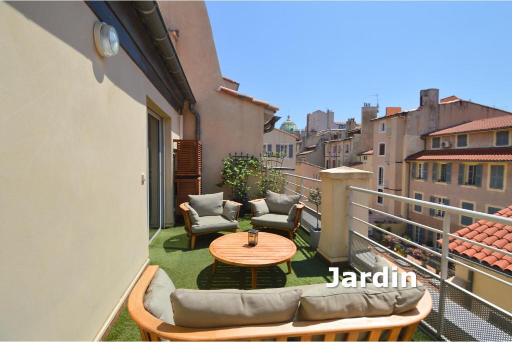 The Apartments of the Old Port - Prime Location Benefits