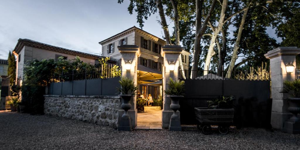 The Bastide of Boulbon - Location Highlights