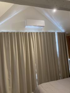 The Coachman's House - Independent Air-Conditioned Room in the Hypercenter - Queen Size Bed - Room Features