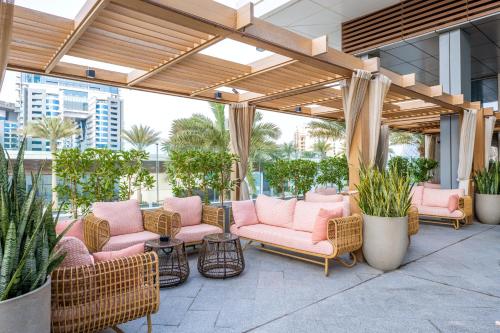 Ultra Luxury Palm Tower With Shared 5 Star Hotel Facilities - Location and Accessibility