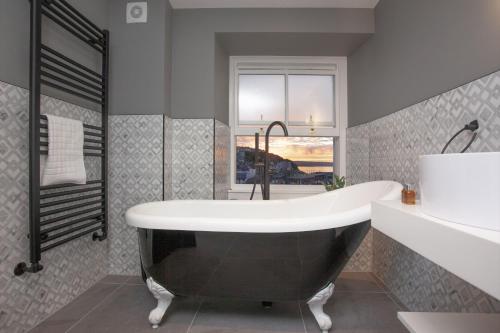 Vigilance, Maritime Suites, Brixham - Location Highlights