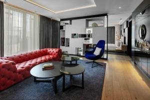 W London - Accommodation and Amenities