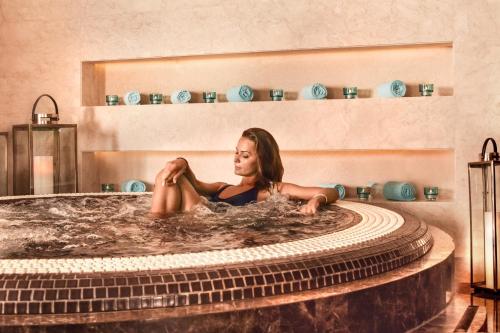 Al Ain Rotana - Amenities and Facilities