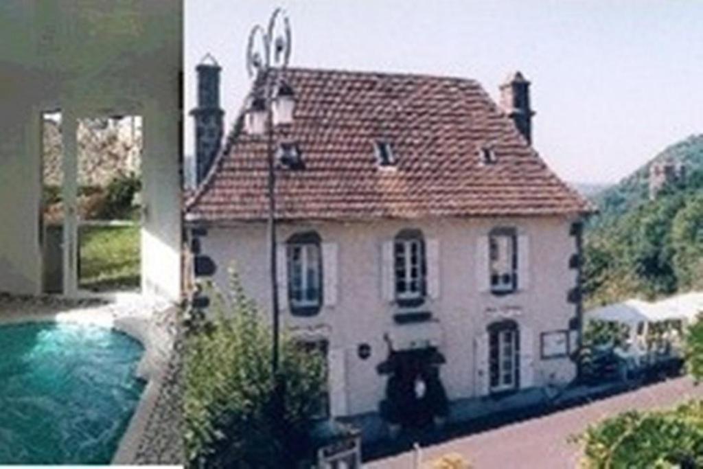 Auberge Hotel De Tournemire - Cantal - Accommodations Offered