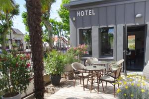 Boutique Hotel D'orbigny Chatelaillon - La Rochelle - Guest Services and Amenities