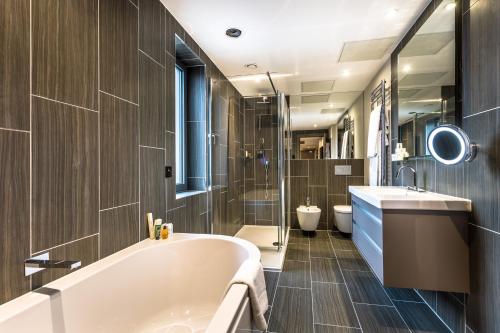 Courthouse Hotel Shoreditch - Dining Options Available