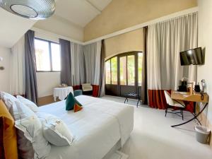 DUKES OF SIENA - How To Book Your Stay