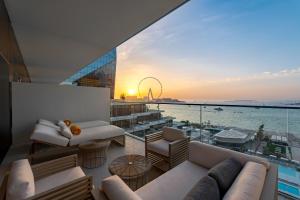 FIVE LUXE - Location and Accessibility