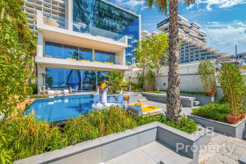 FIVE Palm Beach Villa - Three Floors, Private Pool, Jacuzzi - Exceptional Guest Services