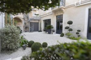 France Hotel - Nearby Attractions