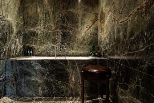 Hotel Florida Paris - Amenities and Services