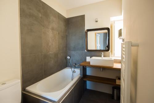 Hotel Le Chantilly - Room Types and Features