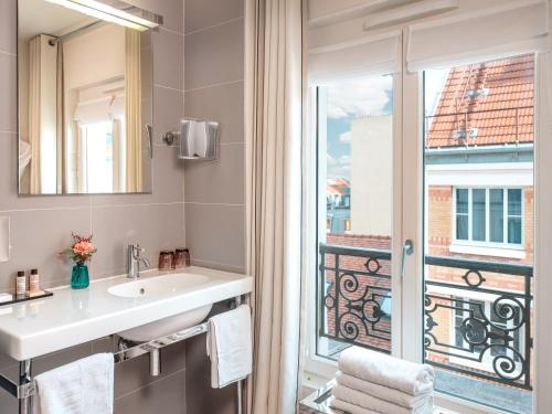 Hotel Le Mareuil - Amenities and Services