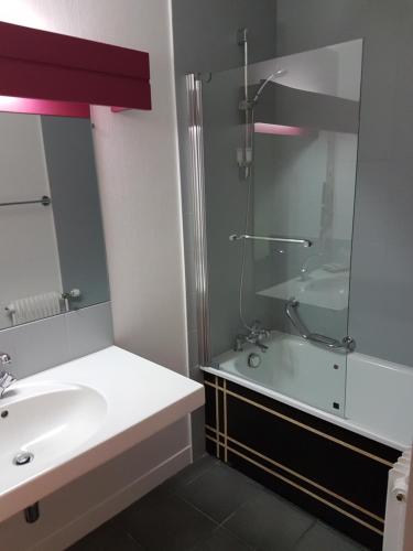 Hotel Les Rives D'Allier - Amenities and Services