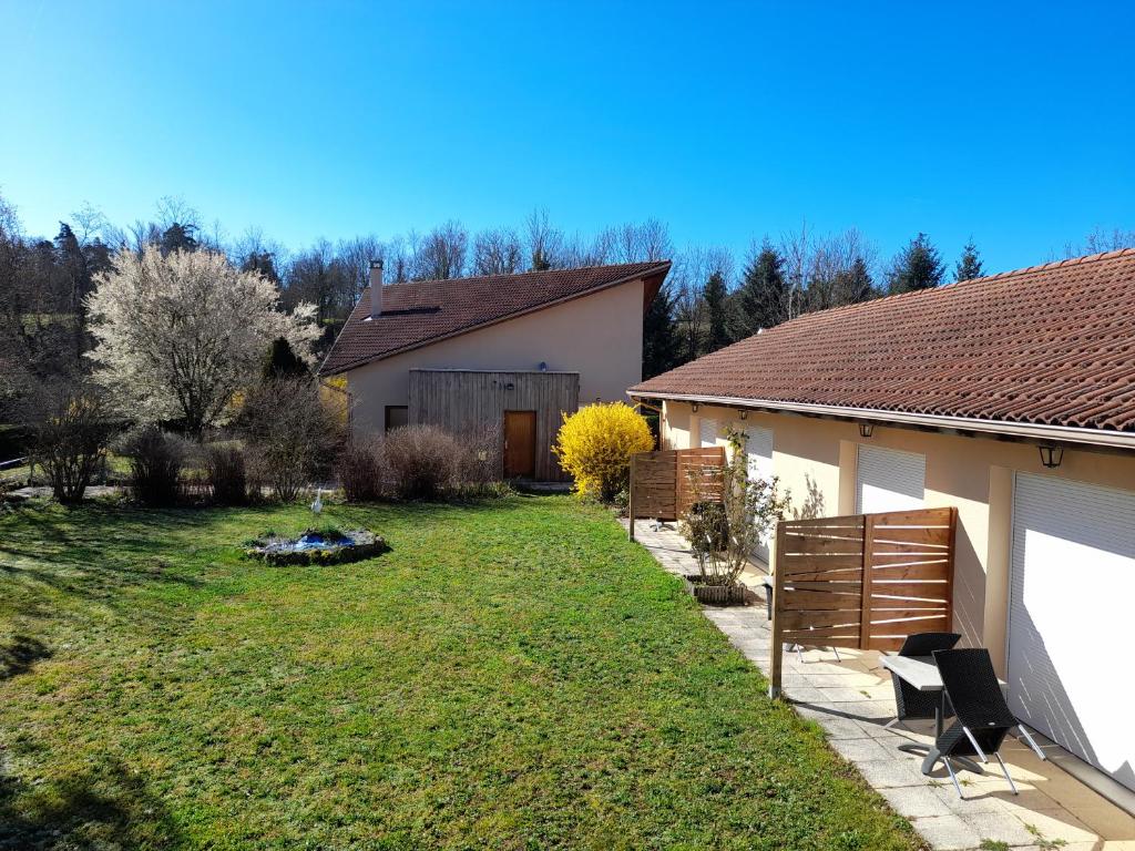 Hotel of the Island of Love - Amenities and Room Features