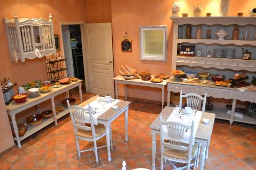 Hotel of the Poet - Facilities and Amenities