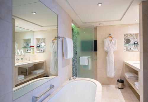 Hyatt Regency Dubai - Corniche - Services and Activities