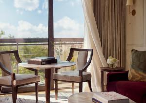 Jumeirah Carlton Tower London - Dining Options