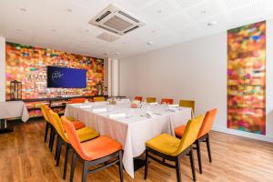 Le Place Neuve - Amenities and Services