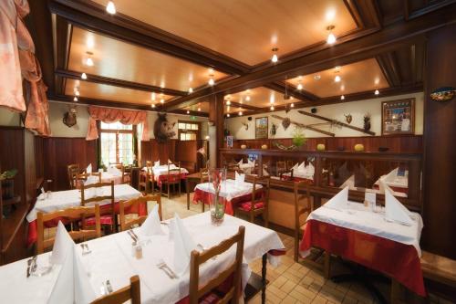 Logis Auberge Du Mehrbachel - Hotel & Restaurant - Dining Options and Cuisine