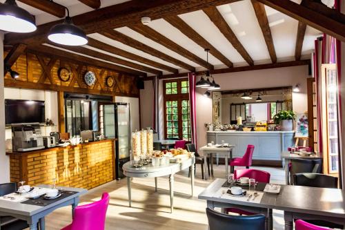 Logis Hostellerie Du Grand Duc Hotel Restaurant - Dining Options Available