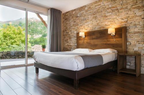 Logis Hotel Erreguina - Accommodations and Amenities