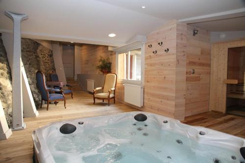 Logis Hôtel Le Central - Guest Ratings