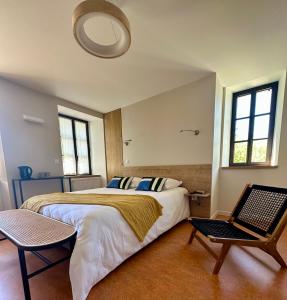 Logis Hotel Restaurant L'argence - Room Features and Amenities