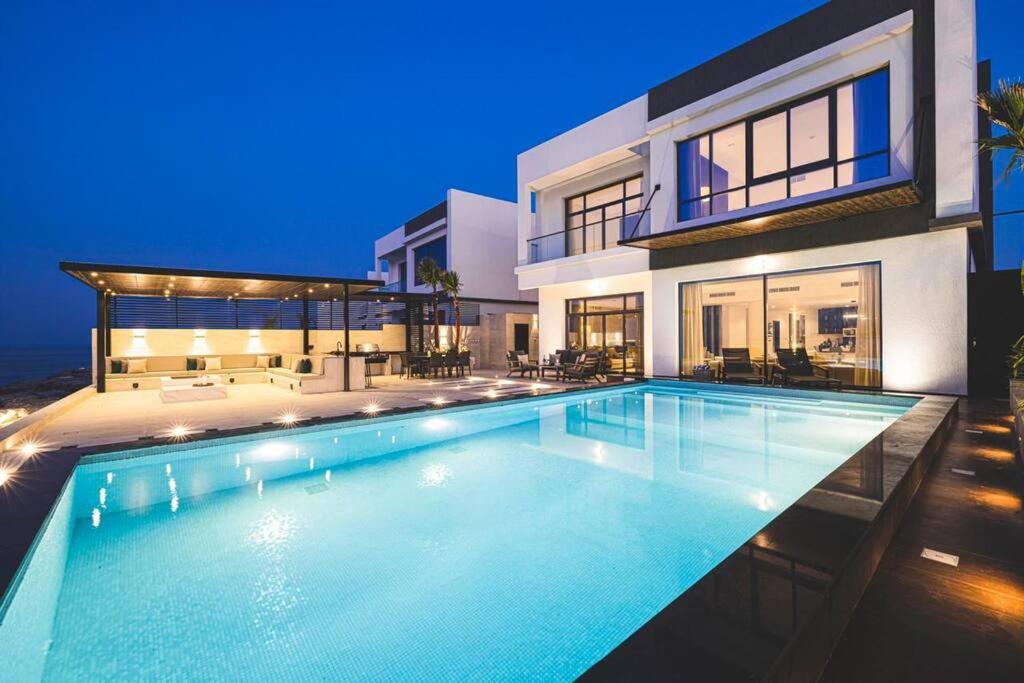 Luxury Villa 8 BR Sea and Mountain View With Infinity Pool – Al Dana Island Fujairah Review