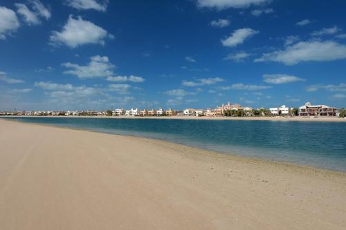 Maison Privee - Palm Jumeirah Beach Front XL Villa With Private Pool - Guest Experience