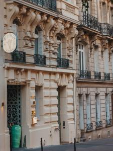 Miss Fuller - Luxurious Accommodations