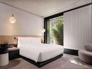Nobu Hotel London Shoreditch - Amenities and Services