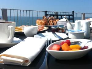 Pebble Beach Seaview Restaurant & Rooms - Dining Experience