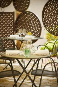 Pont Du Chalon Hotel and Restaurant - Dining Options