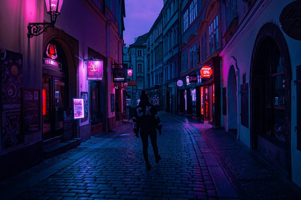 Prague Photoshoot for Romantic Couples, Family & Friends - Booking Process