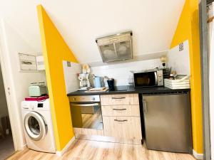 ROOM APARTMENT - Amenities and Facilities