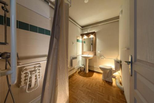 Spacious 2-Room Apartment for 4-5 People in the Mountain Area - PMR - Amenities and Services