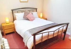 Stratton Cottage Guesthouse - Amenities and Features