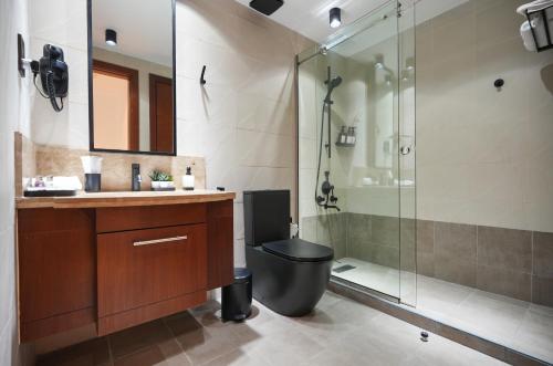 Stunning Fountain View in Downtown, Next to Burj Khalifa Only 5minutes Walk From Dubai Mall - Room Features Description
