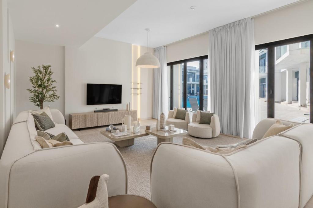 Stunning Palm Villa With Rooftop Garden and Pool by Exclusive Holiday Homes Review